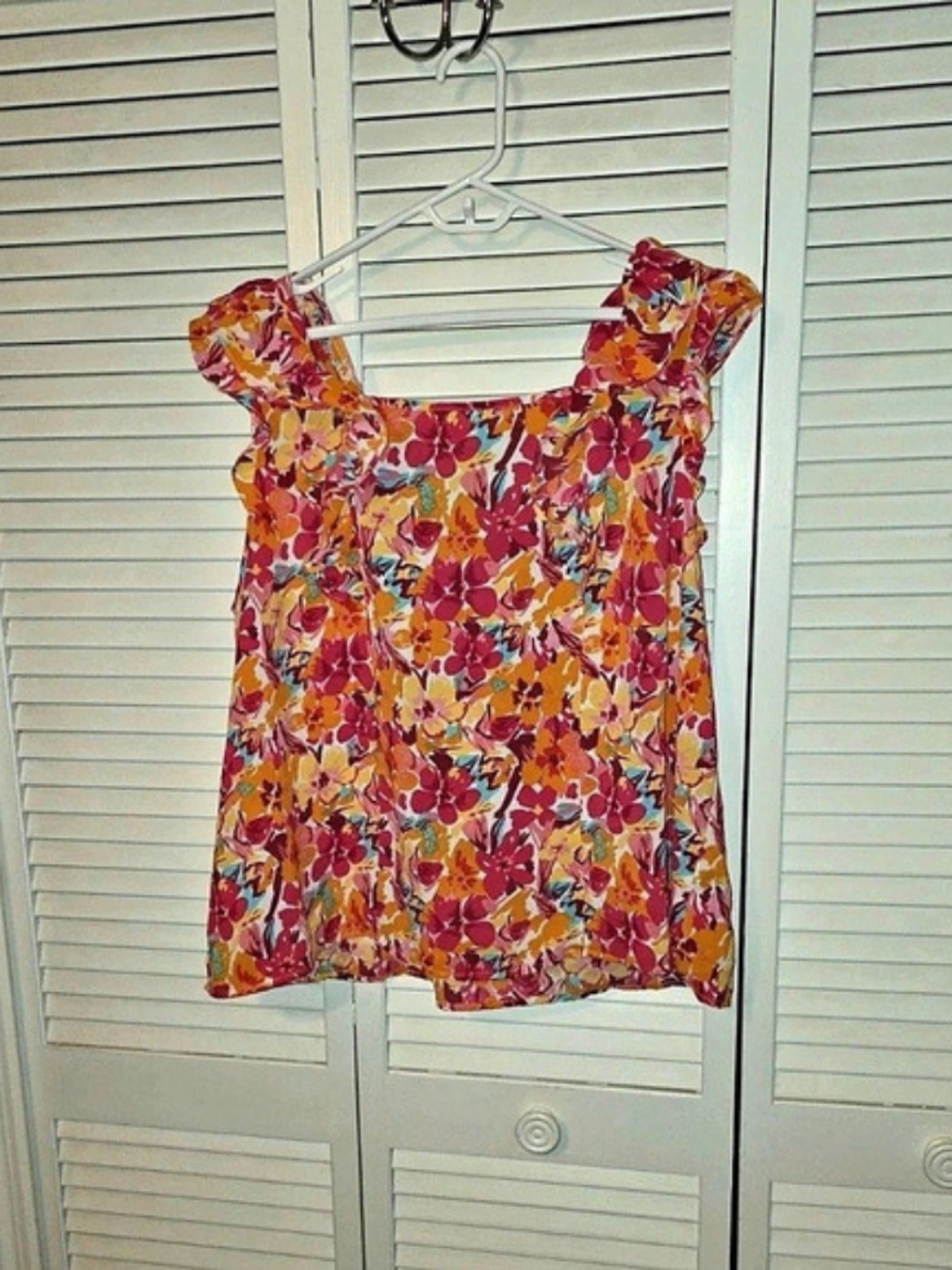 Floral Blouse in Pink & Orange Like New